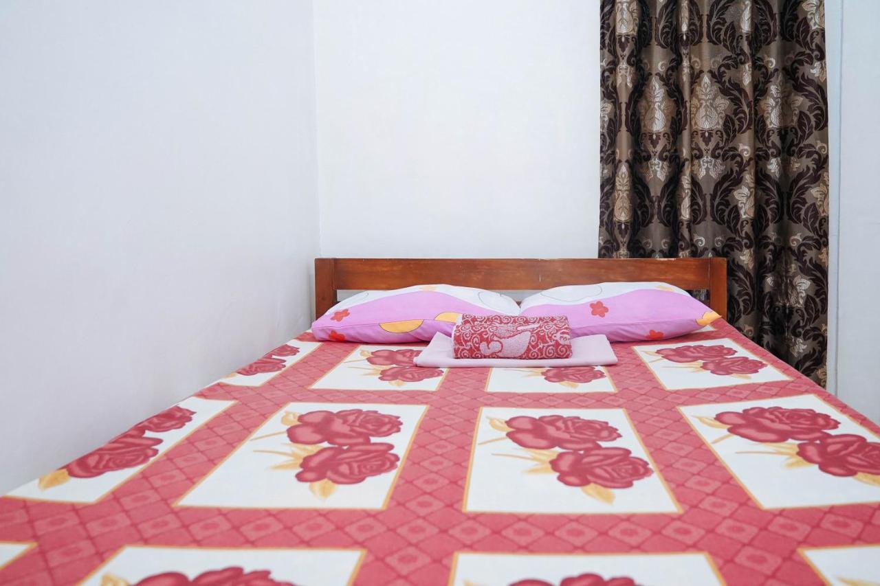 C Star Travellers Inn Ослоб Екстериор снимка