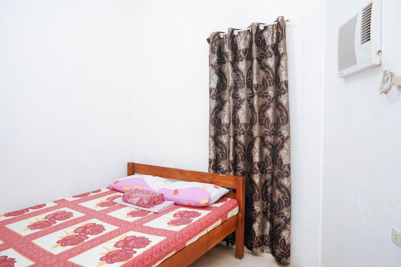 C Star Travellers Inn Ослоб Екстериор снимка