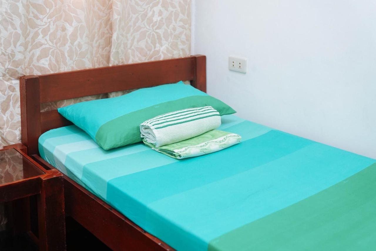 C Star Travellers Inn Ослоб Екстериор снимка