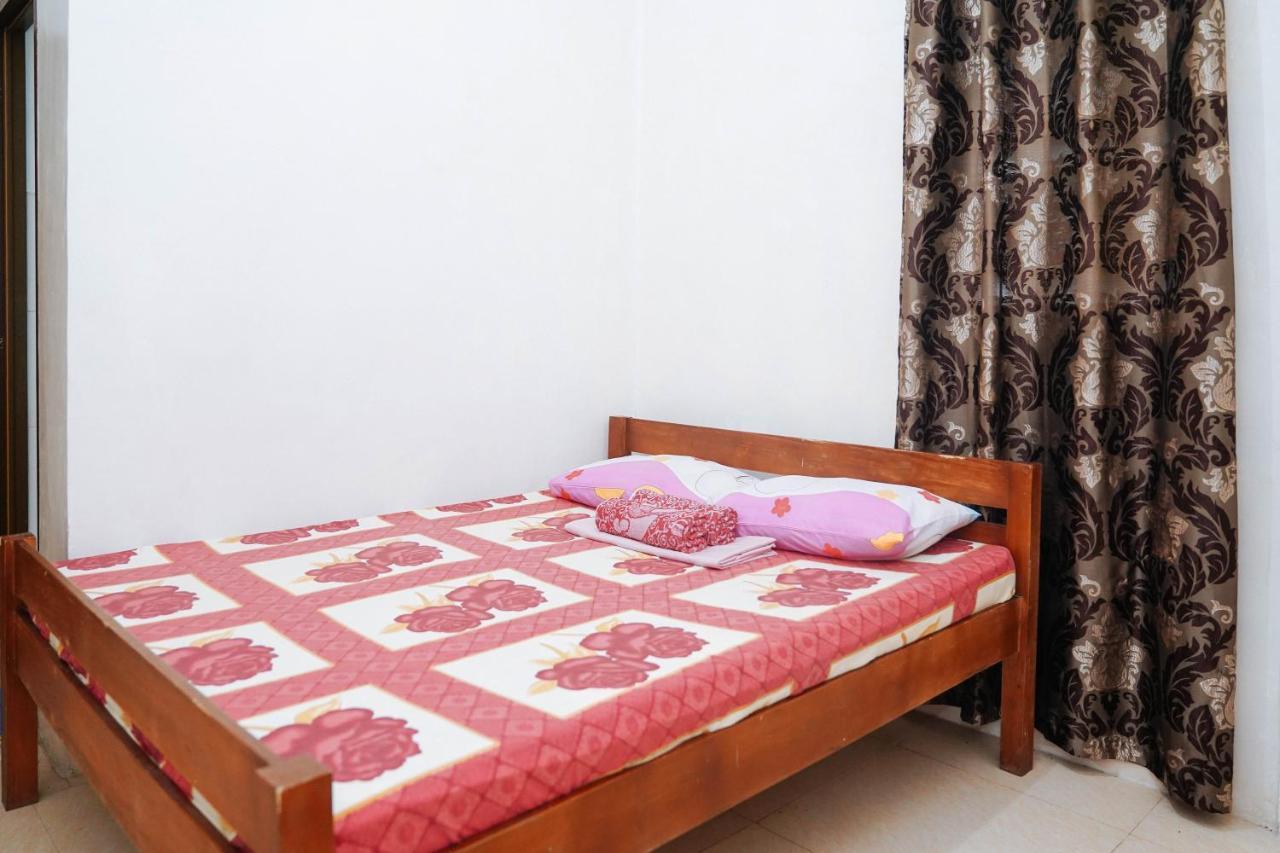 C Star Travellers Inn Ослоб Екстериор снимка